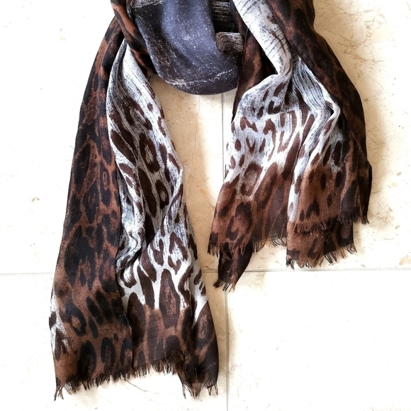 Nwot Large scarf shawl animal print Charlie Paige - Picture 4 of 4